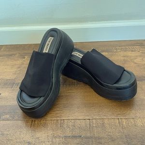 Steve Madden x UO Slinky Chunky Sandal